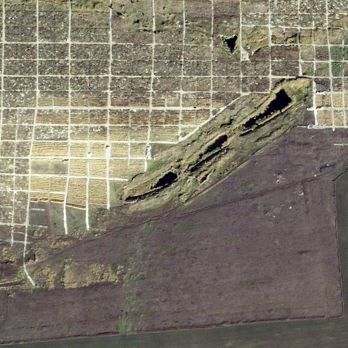 Ukraine: Photos show cemetery expansion near occupied city